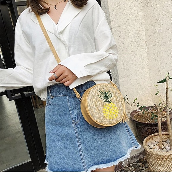 Tropical Pineapple Embroidered Round Straw Crossbody Bag - Picture 5 of 16